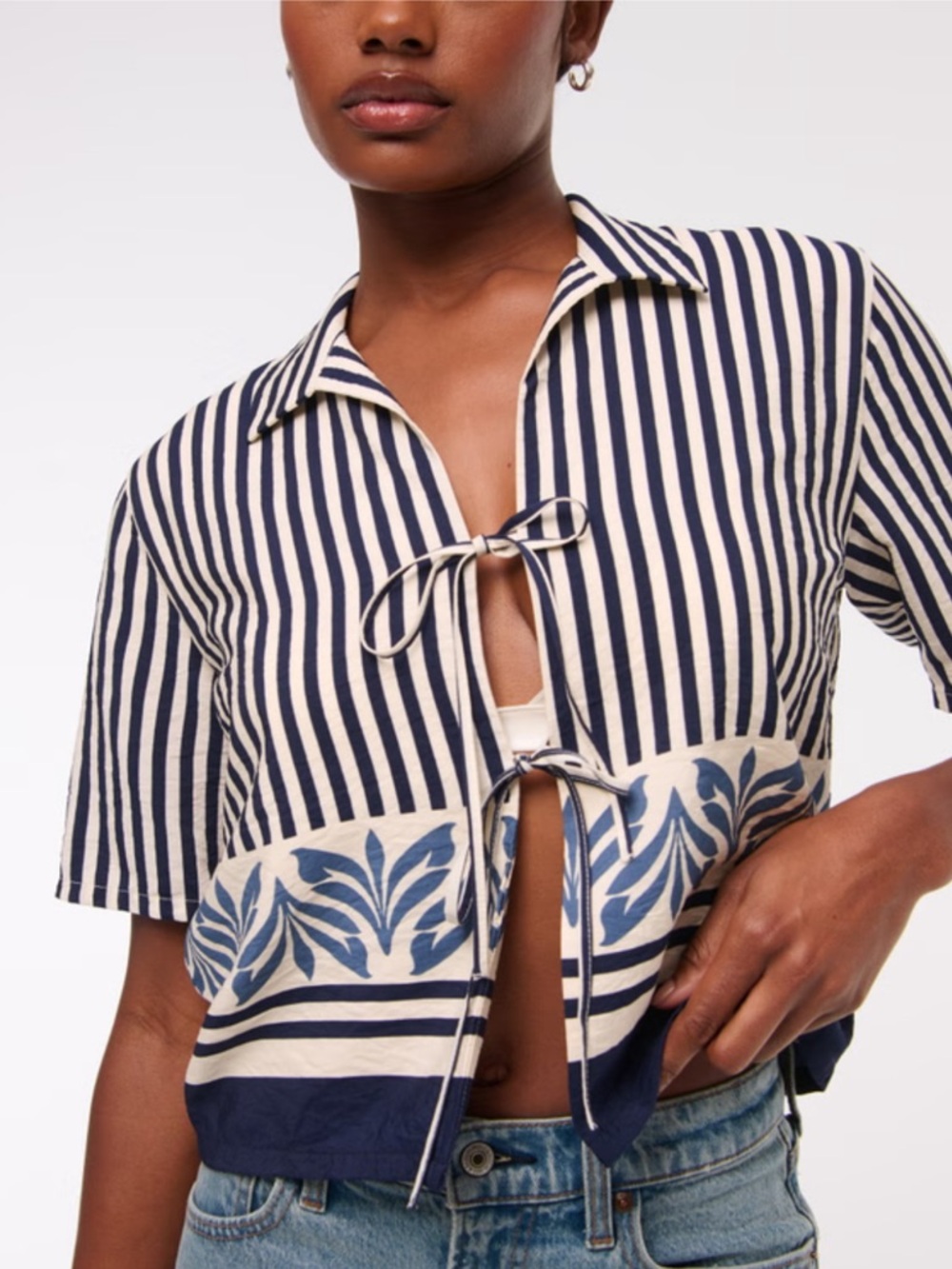 Abercrombie & Fitch Women's Tie-Front Top in Navy/White Size M